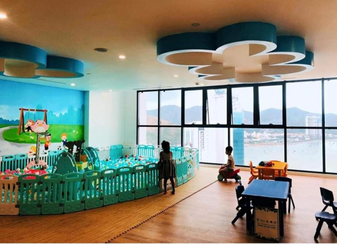 Beachfront Scenia Bay Apartment ニャチャン エクステリア 写真
