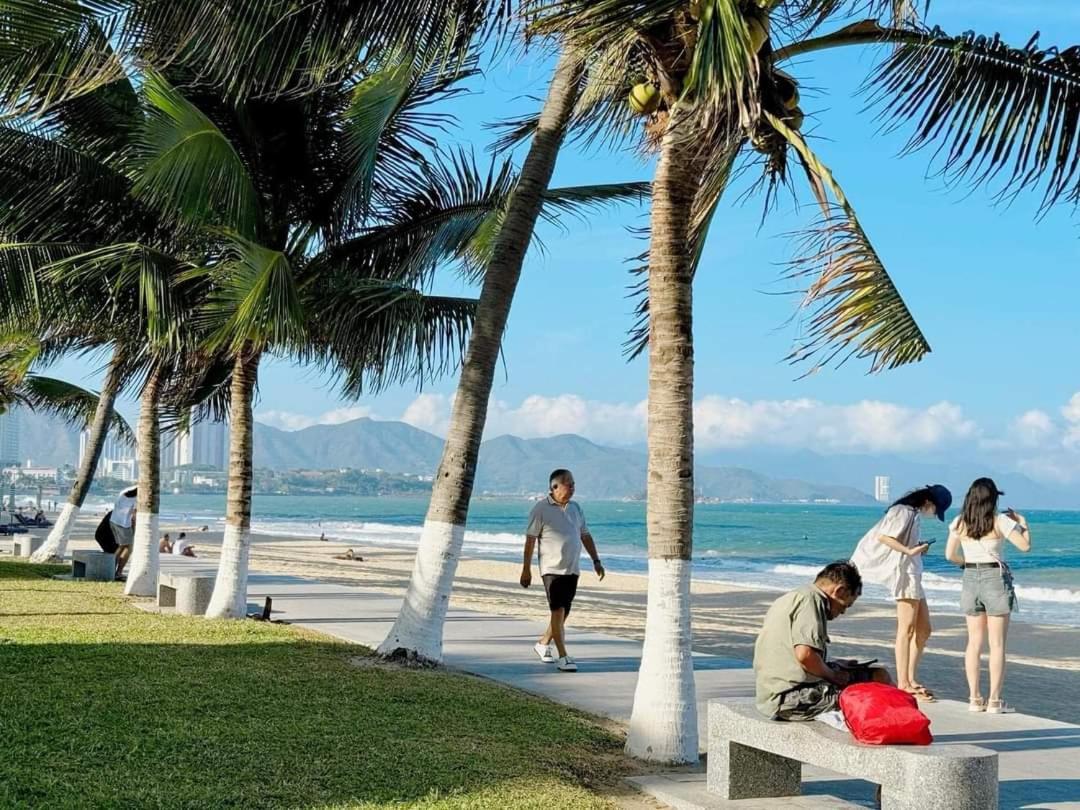 Beachfront Scenia Bay Apartment ニャチャン エクステリア 写真