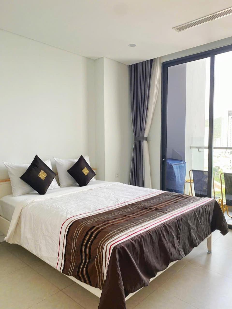 Beachfront Scenia Bay Apartment ニャチャン エクステリア 写真