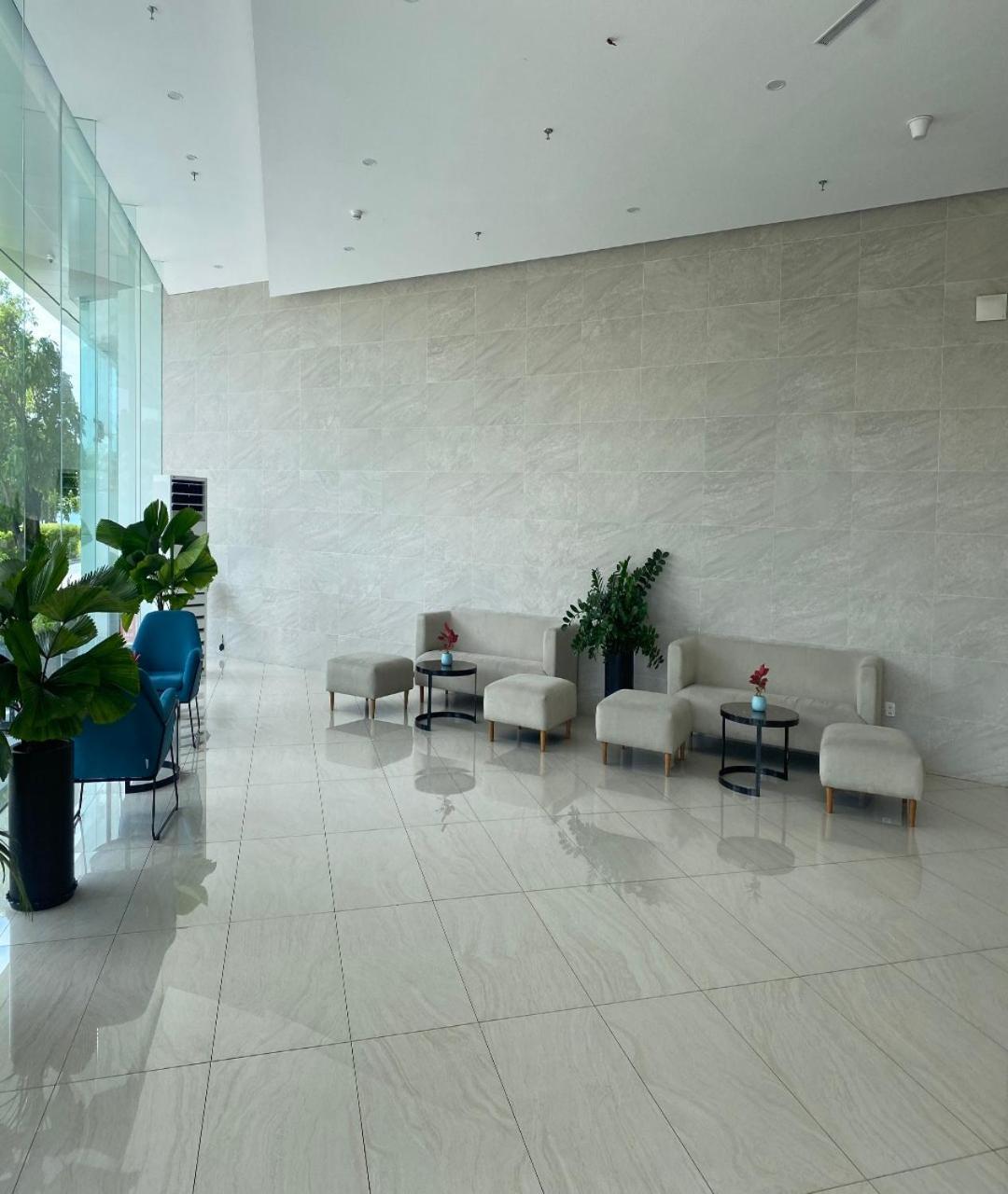Beachfront Scenia Bay Apartment ニャチャン エクステリア 写真