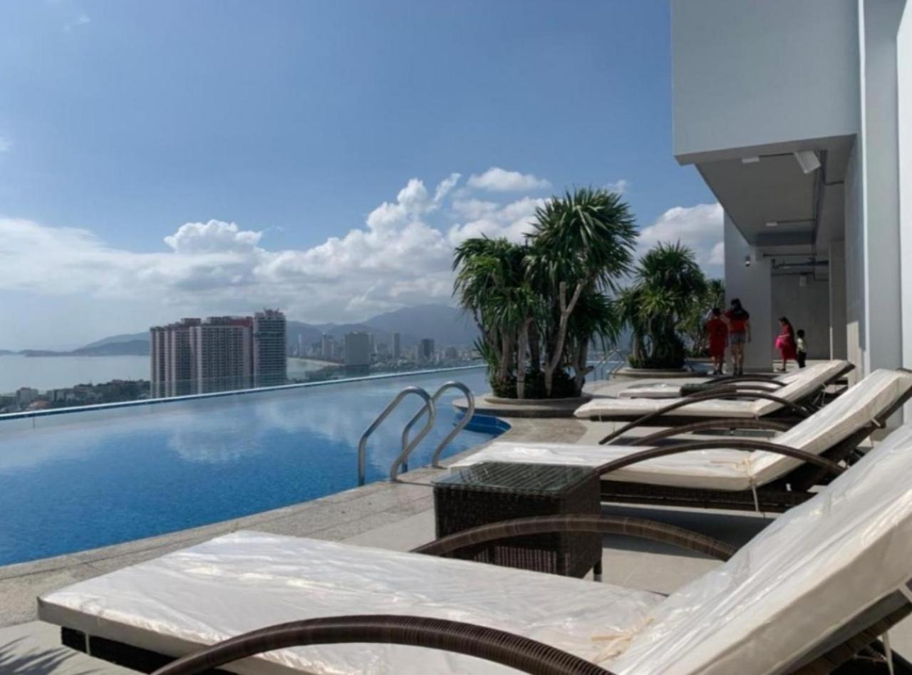 Beachfront Scenia Bay Apartment ニャチャン エクステリア 写真